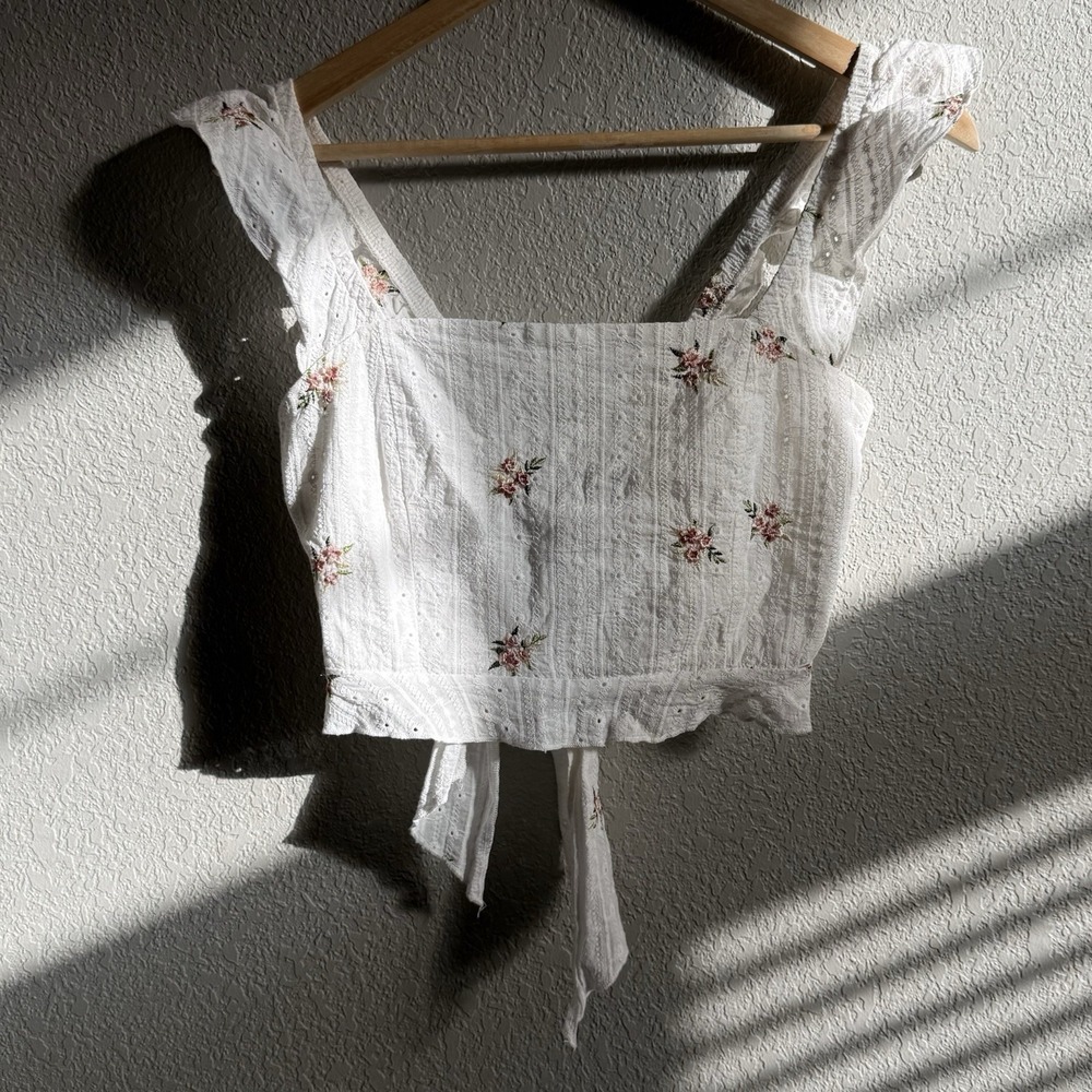 White Eyelet Floral Bow Tie Back Crop Top - Size L Kirious Los Angeles - Ruffle